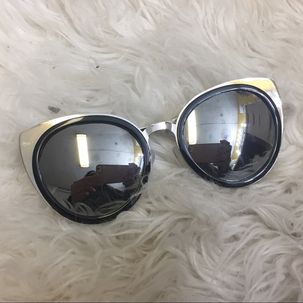 Silver reflective sunglasses